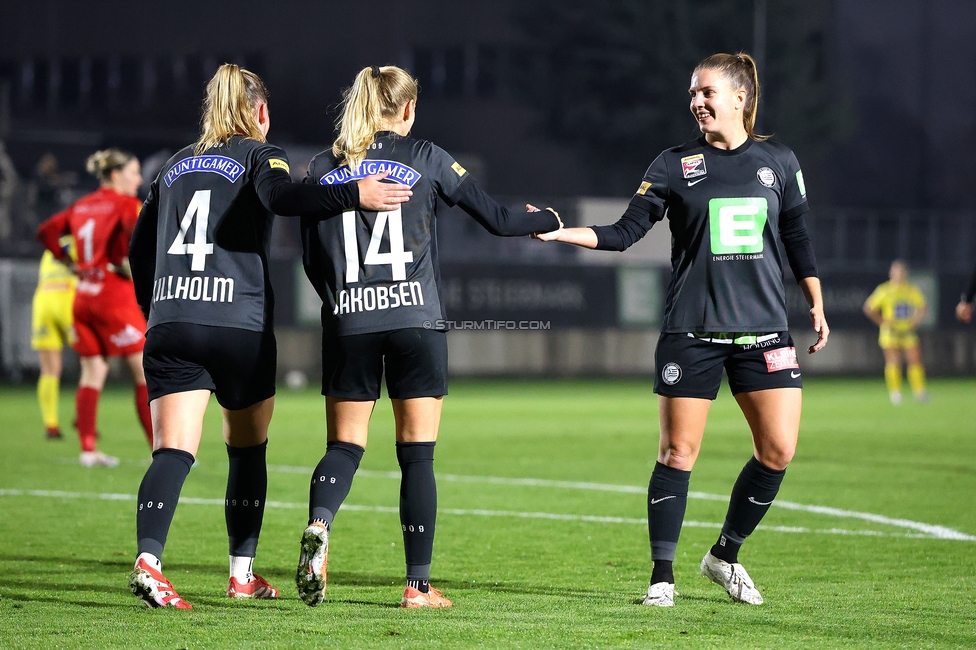 Sturm Damen - Vienna
OEFB Frauen Bundesliga, 12. Runde, SK Sturm Graz Damen - First Vienna, Trainingszentrum Messendorf, 07.11.2025. 

Foto zeigt Laura Lillholm-Petersen (Sturm Damen), Sandra Jakobsen (Sturm Damen) und Laura Riesenbeck (Sturm Damen)
