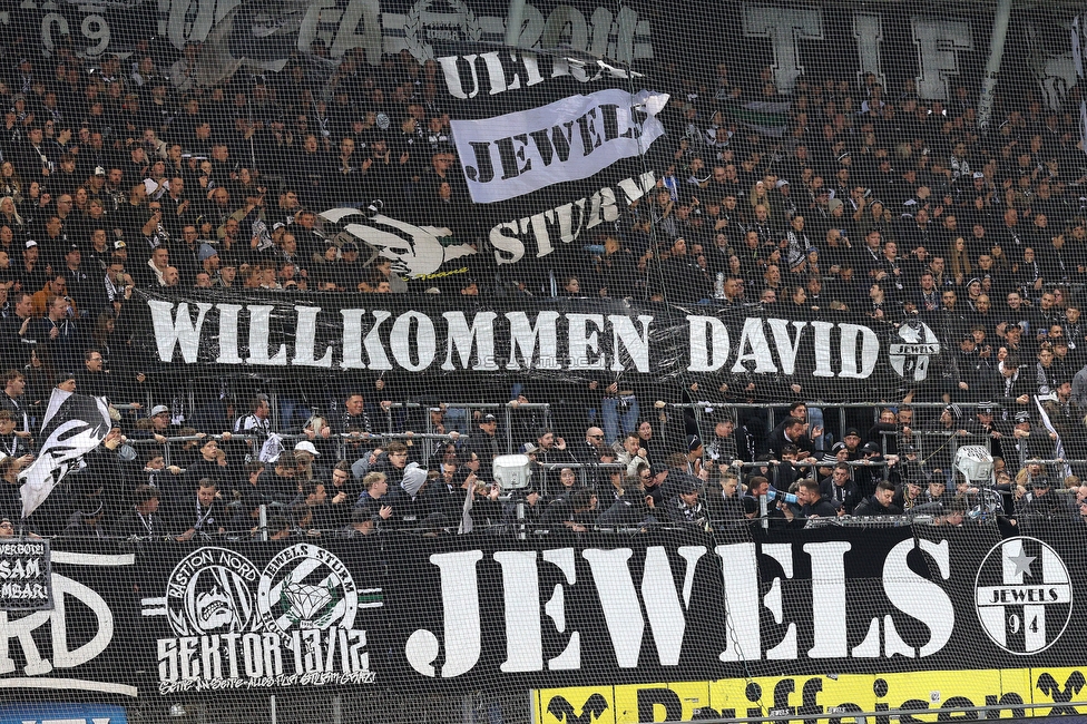 Sturm Graz - RB Salzburg
Oesterreichische Fussball Bundesliga, 13. Runde, SK Sturm Graz - FC RB Salzburg, Stadion Liebenau Graz, 09.11.2025. 

Foto zeigt Fans von Sturm mit einem Spruchband
Schlüsselwörter: jewels baby
