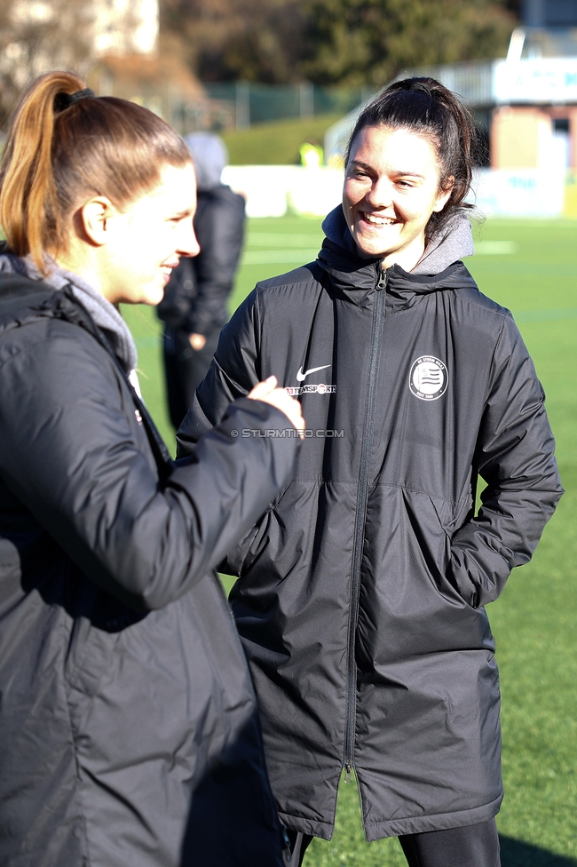 Sturm Damen - Suedburgenland Hartberg
OEFB Frauen Bundesliga, 13. Runde, SK Sturm Graz Damen - SpG Suedburgenland TSV Hartberg, Koralmstadion Deutschlandsberg, 23.11.2025. 

Foto zeigt Laura Riesenbeck (Sturm Damen) und Zala Kustrin (Sturm Damen)
