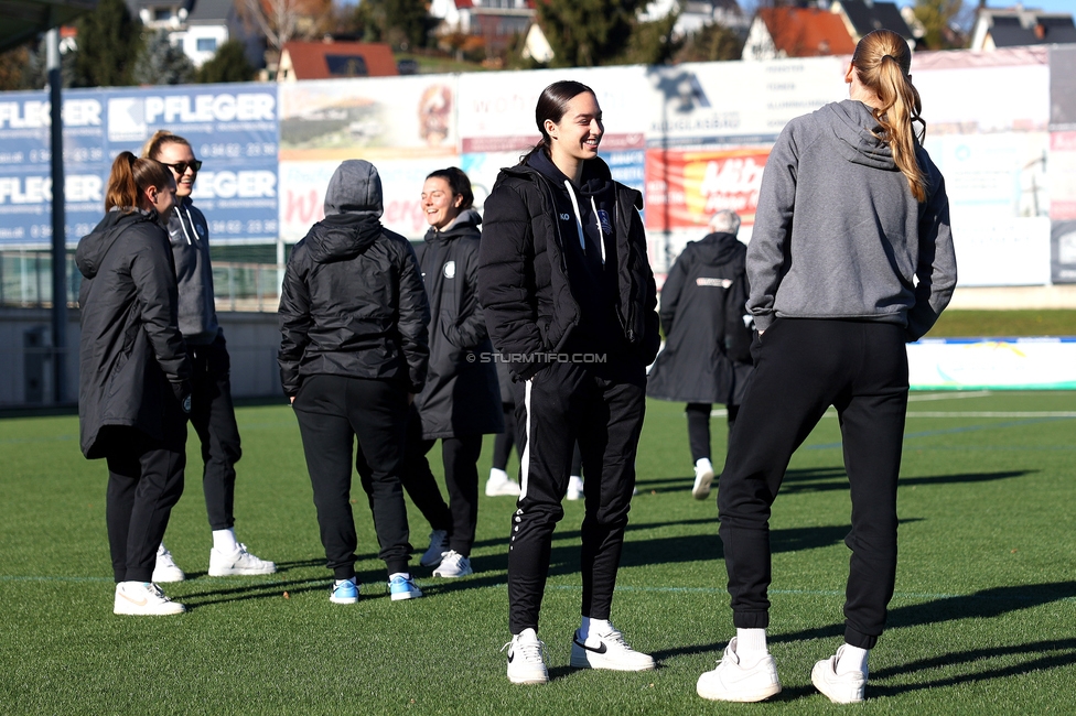 Sturm Damen - Suedburgenland Hartberg
OEFB Frauen Bundesliga, 13. Runde, SK Sturm Graz Damen - SpG Suedburgenland TSV Hartberg, Koralmstadion Deutschlandsberg, 23.11.2025. 
Foto zeigt die Mannschaft der Sturm Damen
