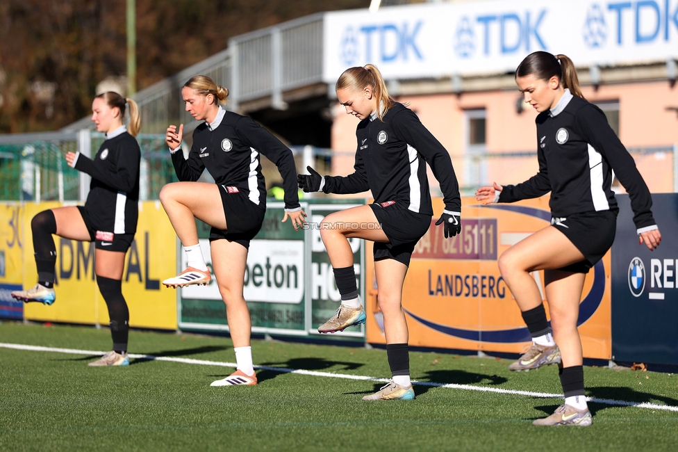 Sturm Damen - Suedburgenland Hartberg
OEFB Frauen Bundesliga, 13. Runde, SK Sturm Graz Damen - SpG Suedburgenland TSV Hartberg, Koralmstadion Deutschlandsberg, 23.11.2025. 
Foto zeigt die Mannschaft der Sturm Damen
