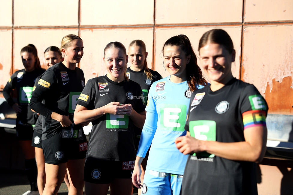 Sturm Damen - Suedburgenland Hartberg
OEFB Frauen Bundesliga, 13. Runde, SK Sturm Graz Damen - SpG Suedburgenland TSV Hartberg, Koralmstadion Deutschlandsberg, 23.11.2025. 

Foto zeigt die Mannschaft der Sturm Damen
