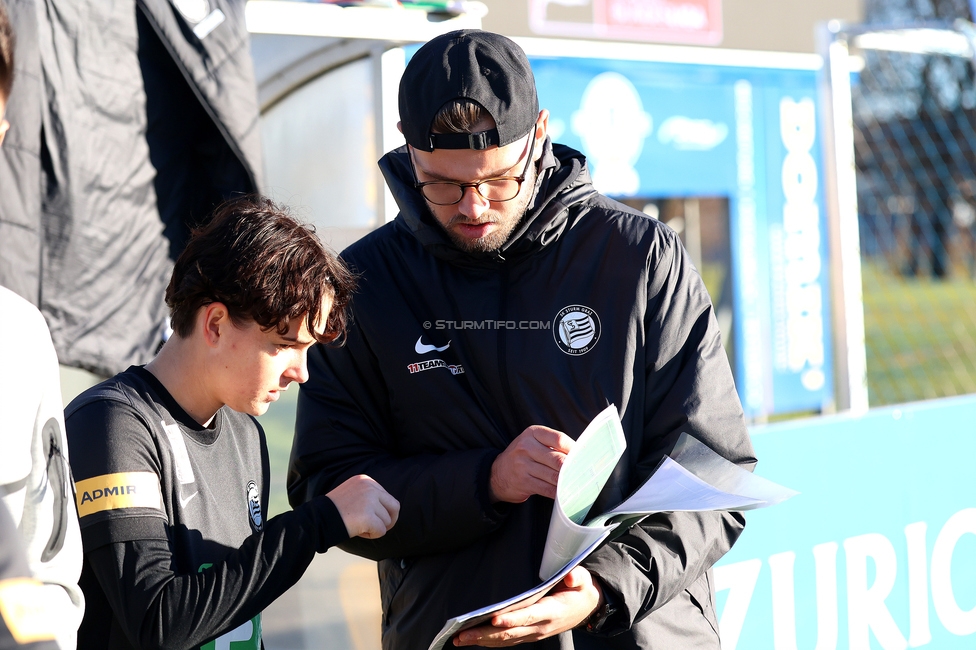 Sturm Damen - Suedburgenland Hartberg
OEFB Frauen Bundesliga, 13. Runde, SK Sturm Graz Damen - SpG Suedburgenland TSV Hartberg, Koralmstadion Deutschlandsberg, 23.11.2025. 

Foto zeigt Jakob Gschwandner (Assistenztrainer Sturm Damen)
