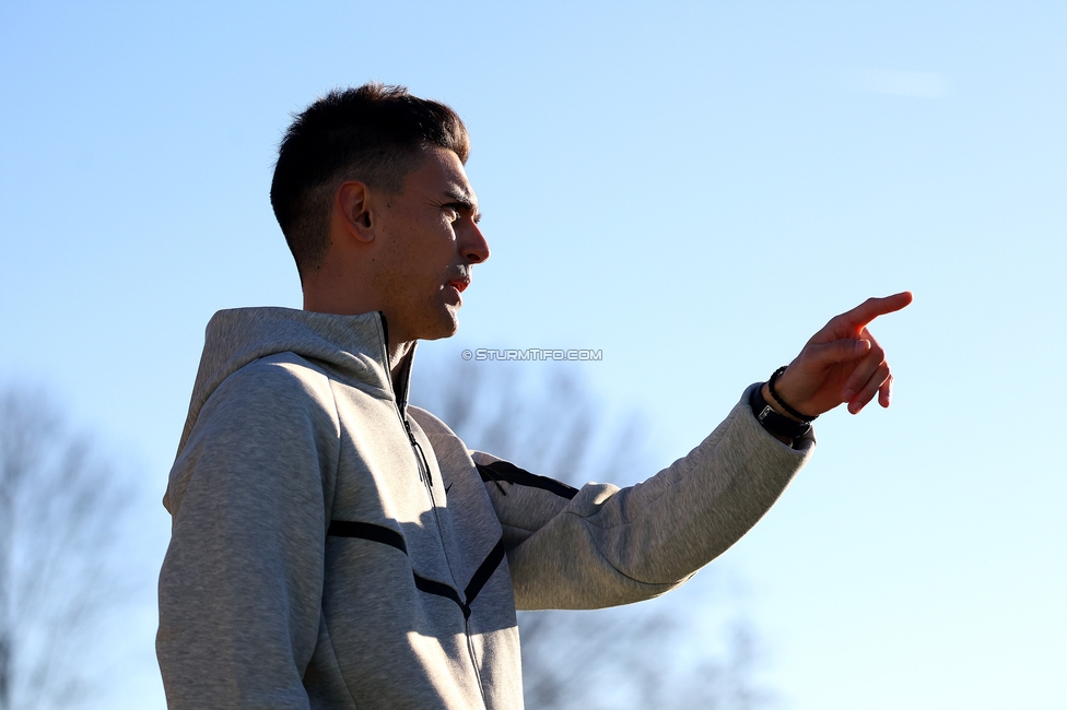 Sturm Damen - Suedburgenland Hartberg
OEFB Frauen Bundesliga, 13. Runde, SK Sturm Graz Damen - SpG Suedburgenland TSV Hartberg, Koralmstadion Deutschlandsberg, 23.11.2025. 

Foto zeigt Tode Djakovic (Cheftrainer Sturm Damen)
