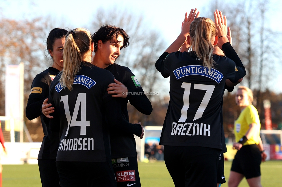 Sturm Damen - Suedburgenland Hartberg
OEFB Frauen Bundesliga, 13. Runde, SK Sturm Graz Damen - SpG Suedburgenland TSV Hartberg, Koralmstadion Deutschlandsberg, 23.11.2025. 

Foto zeigt die Mannschaft der Sturm Damen
