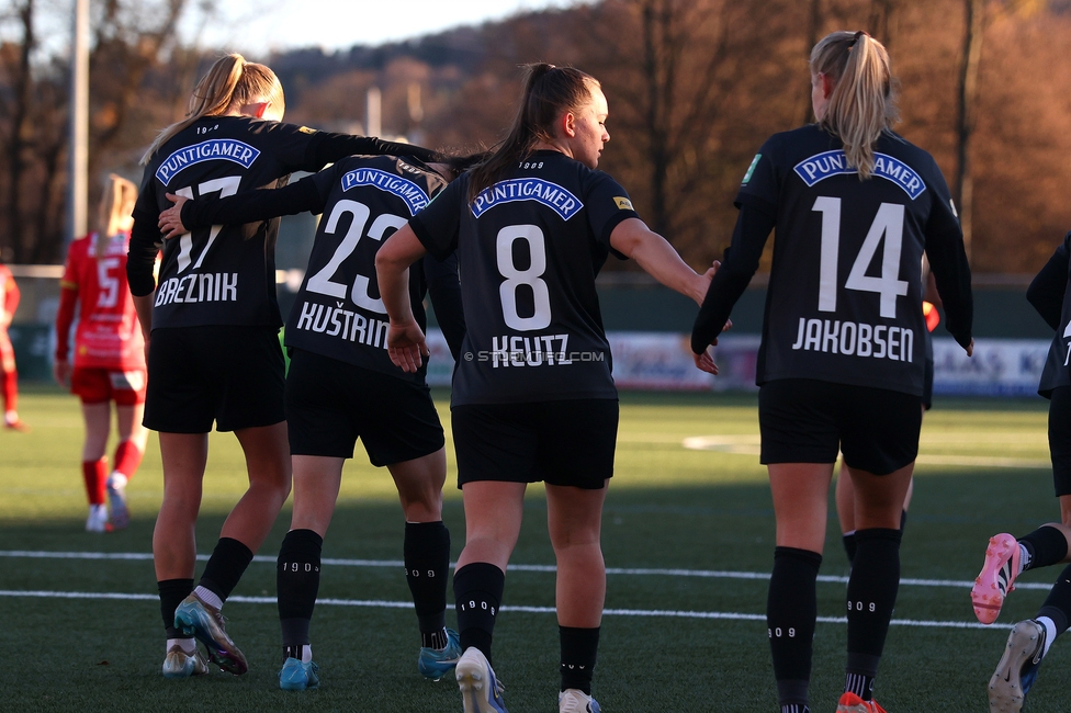 Sturm Damen - Suedburgenland Hartberg
OEFB Frauen Bundesliga, 13. Runde, SK Sturm Graz Damen - SpG Suedburgenland TSV Hartberg, Koralmstadion Deutschlandsberg, 23.11.2025. 

Foto zeigt die Mannschaft der Sturm Damen
