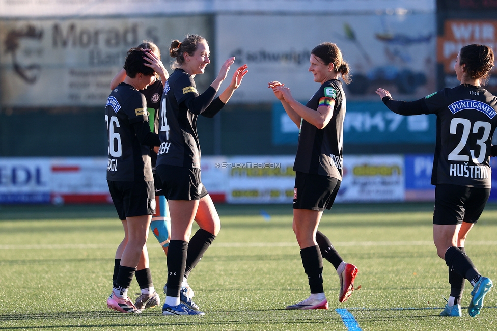 Sturm Damen - Suedburgenland Hartberg
OEFB Frauen Bundesliga, 13. Runde, SK Sturm Graz Damen - SpG Suedburgenland TSV Hartberg, Koralmstadion Deutschlandsberg, 23.11.2025. 

Foto zeigt Leonie Christin Tragl (Sturm Damen), Maria Kunstek (Sturm Damen), Sophie Maierhofer (Sturm Damen) und Zala Kustrin (Sturm Damen)
