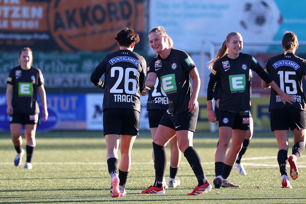 Sturm Damen - Suedburgenland Hartberg
OEFB Frauen Bundesliga, 13. Runde, SK Sturm Graz Damen - SpG Suedburgenland TSV Hartberg, Koralmstadion Deutschlandsberg, 23.11.2025. 

Foto zeigt Leonie Christin Tragl (Sturm Damen) und Laura Lillholm-Petersen (Sturm Damen)
