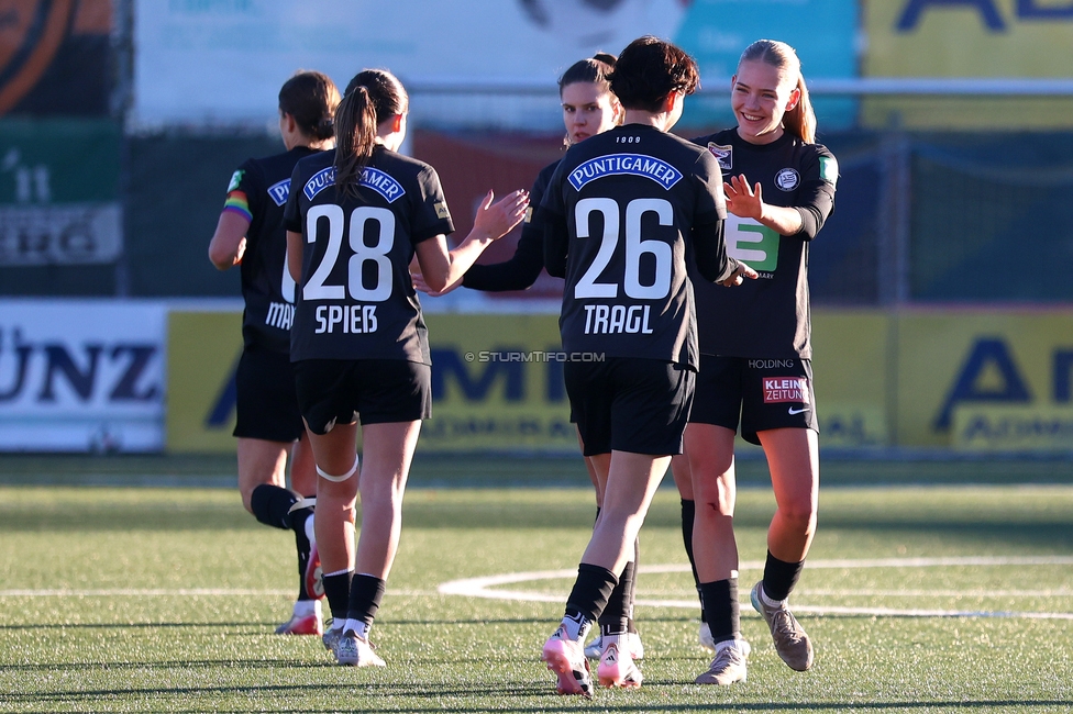 Sturm Damen - Suedburgenland Hartberg
OEFB Frauen Bundesliga, 13. Runde, SK Sturm Graz Damen - SpG Suedburgenland TSV Hartberg, Koralmstadion Deutschlandsberg, 23.11.2025. 

Foto zeigt Leonie Christin Tragl (Sturm Damen) und Lena Breznik (Sturm Damen)
