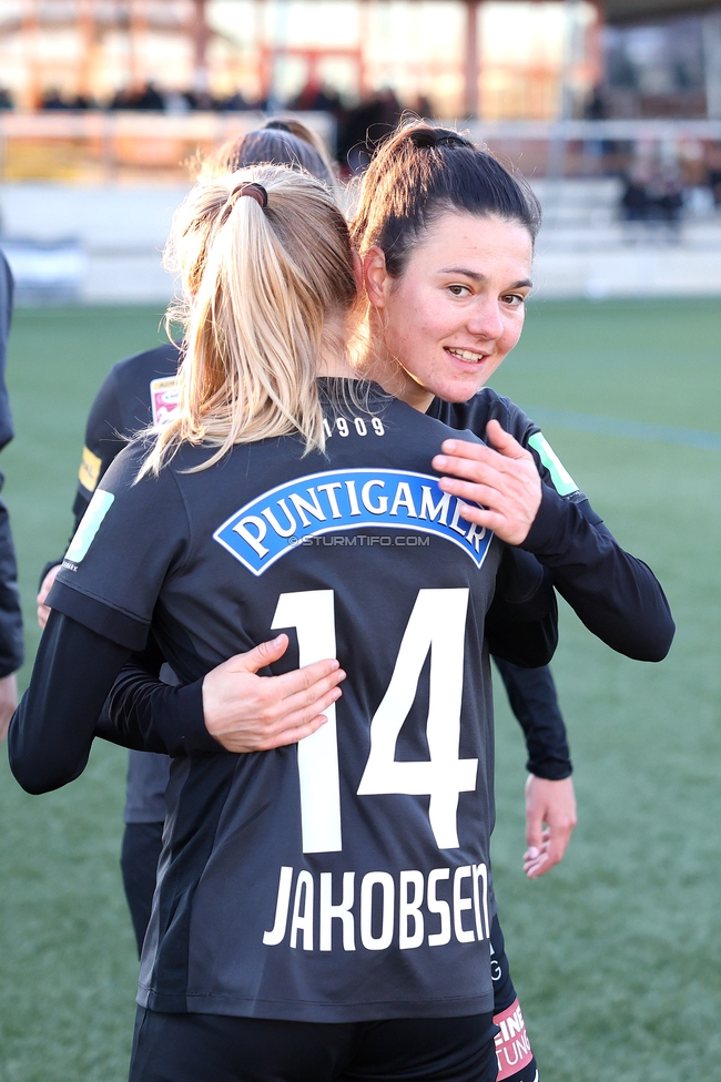 Sturm Damen - Suedburgenland Hartberg
OEFB Frauen Bundesliga, 13. Runde, SK Sturm Graz Damen - SpG Suedburgenland TSV Hartberg, Koralmstadion Deutschlandsberg, 23.11.2025. 

Foto zeigt Sandra Jakobsen (Sturm Damen) und Zala Kustrin (Sturm Damen)

