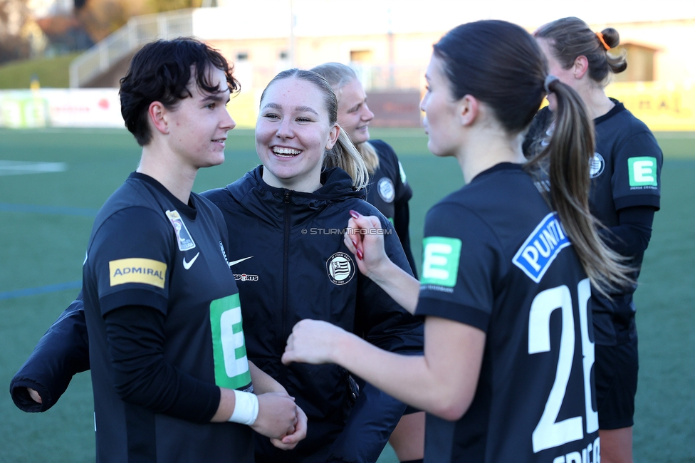 Sturm Damen - Suedburgenland Hartberg
OEFB Frauen Bundesliga, 13. Runde, SK Sturm Graz Damen - SpG Suedburgenland TSV Hartberg, Koralmstadion Deutschlandsberg, 23.11.2025. 

Foto zeigt Leonie Christin Tragl (Sturm Damen), Anna Wirnsberger (Sturm Damen) und Marie Spiess (Sturm Damen)

