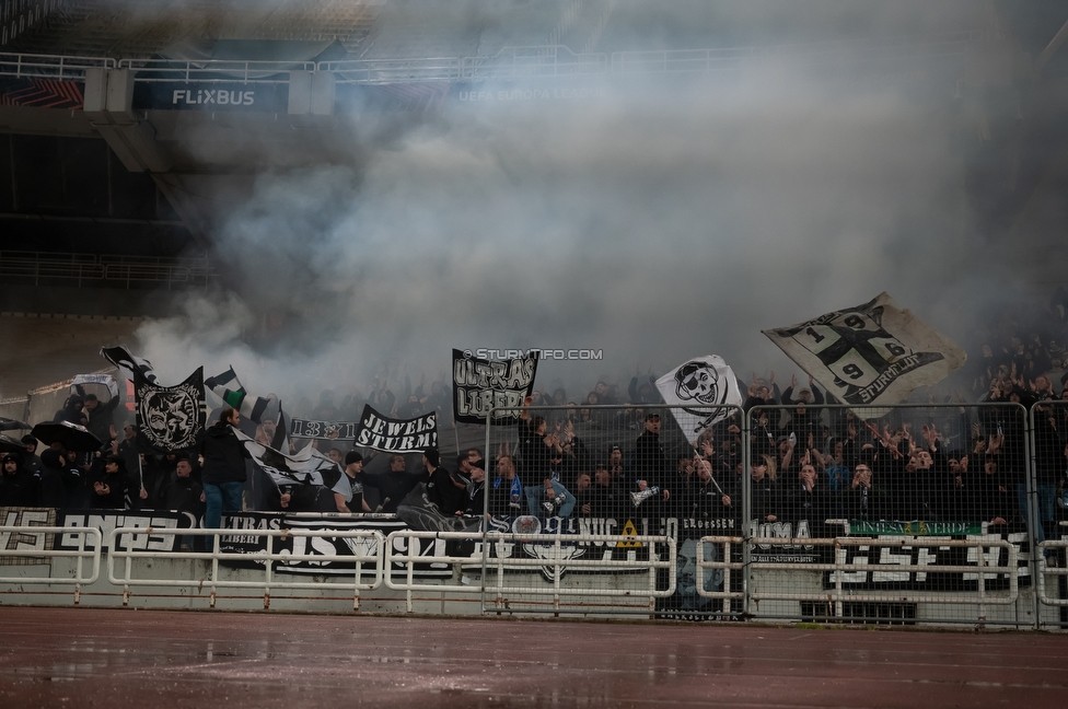 Panathinaikos - Sturm Graz
UEFA Europa League Gruppenphase 5. Spieltag, FC Panathinaikos - SK Sturm Graz, Olympiastadion Athen, 27.11.2025. 

Foto zeigt Fans von Sturm
Schlüsselwörter: pyrotechnik