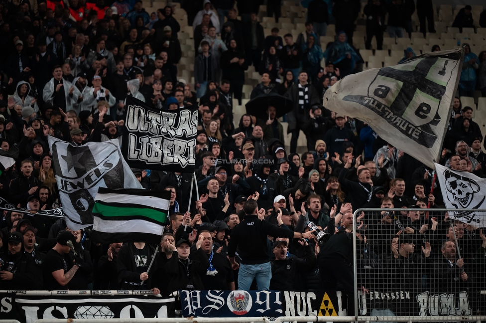 Panathinaikos - Sturm Graz
UEFA Europa League Gruppenphase 5. Spieltag, FC Panathinaikos - SK Sturm Graz, Olympiastadion Athen, 27.11.2025. 

Foto zeigt Fans von Sturm
