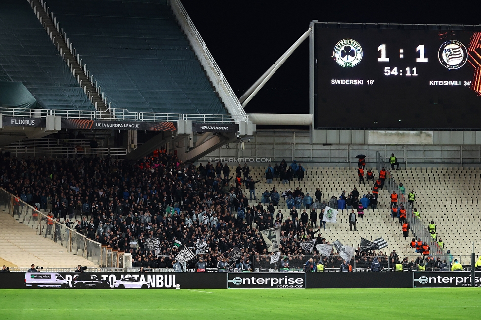 Panathinaikos - Sturm Graz
UEFA Europa League Gruppenphase 5. Spieltag, FC Panathinaikos - SK Sturm Graz, Olympiastadion Athen, 27.11.2025. 

Foto zeigt Fans von Sturm
