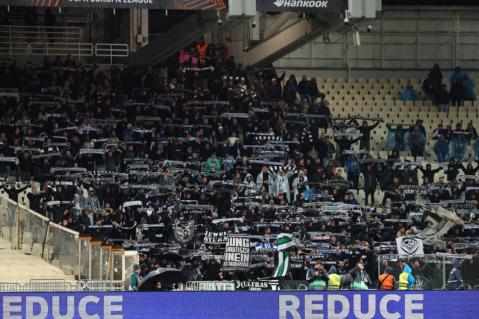 Panathinaikos - Sturm Graz
UEFA Europa League Gruppenphase 5. Spieltag, FC Panathinaikos - SK Sturm Graz, Olympiastadion Athen, 27.11.2025. 

Foto zeigt Fans von Sturm
Schlüsselwörter: schals