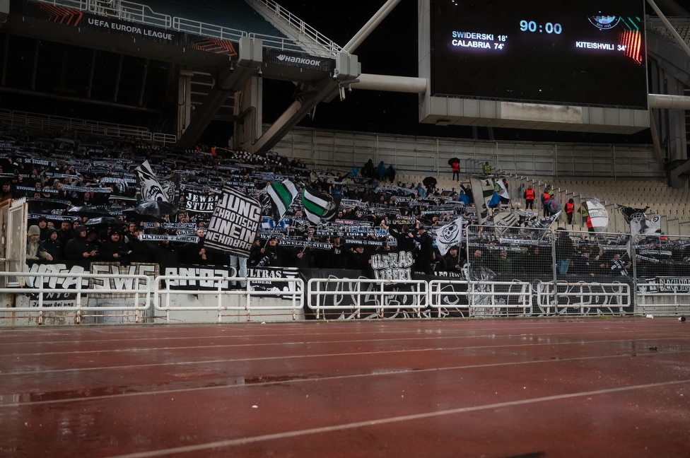 Panathinaikos - Sturm Graz
UEFA Europa League Gruppenphase 5. Spieltag, FC Panathinaikos - SK Sturm Graz, Olympiastadion Athen, 27.11.2025. 

Foto zeigt Fans von Sturm
Schlüsselwörter: schals