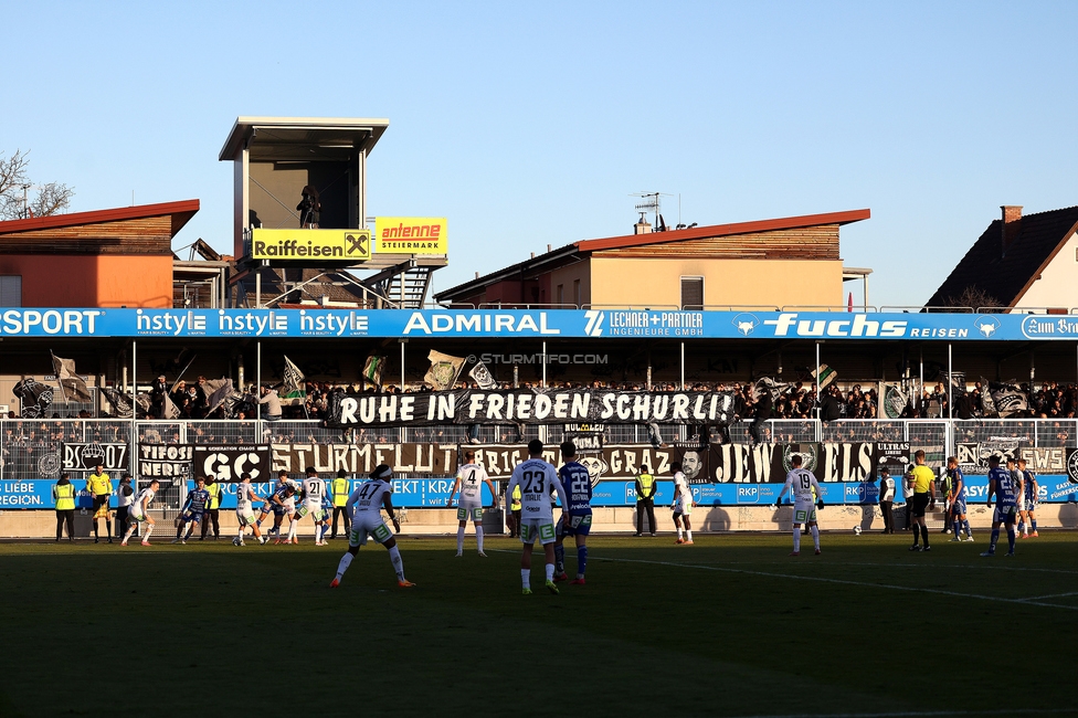Hartberg - Sturm Graz
Oesterreichische Fussball Bundesliga, 15. Runde, TSV Hartberg - SK Sturm Graz, PROfertil Arena Hartberg, 30.11.2025. 

Foto zeigt Fans von Sturm mit einem Spruchband
