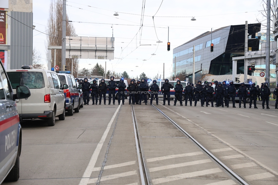Sturm Graz - GAK
Oesterreichische Fussball Bundesliga, 16. Runde, SK Sturm Graz - Grazer AK, Stadion Liebenau Graz, 07.12.2025. 

Foto zeigt Polizei
