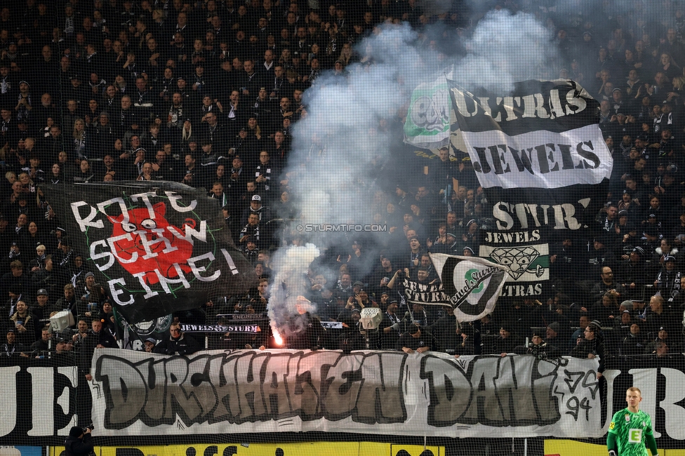 Sturm Graz - GAK
Oesterreichische Fussball Bundesliga, 16. Runde, SK Sturm Graz - Grazer AK, Stadion Liebenau Graz, 07.12.2025. 

Foto zeigt Fans von Sturm mit einem Spruchband
Schlüsselwörter: jewels