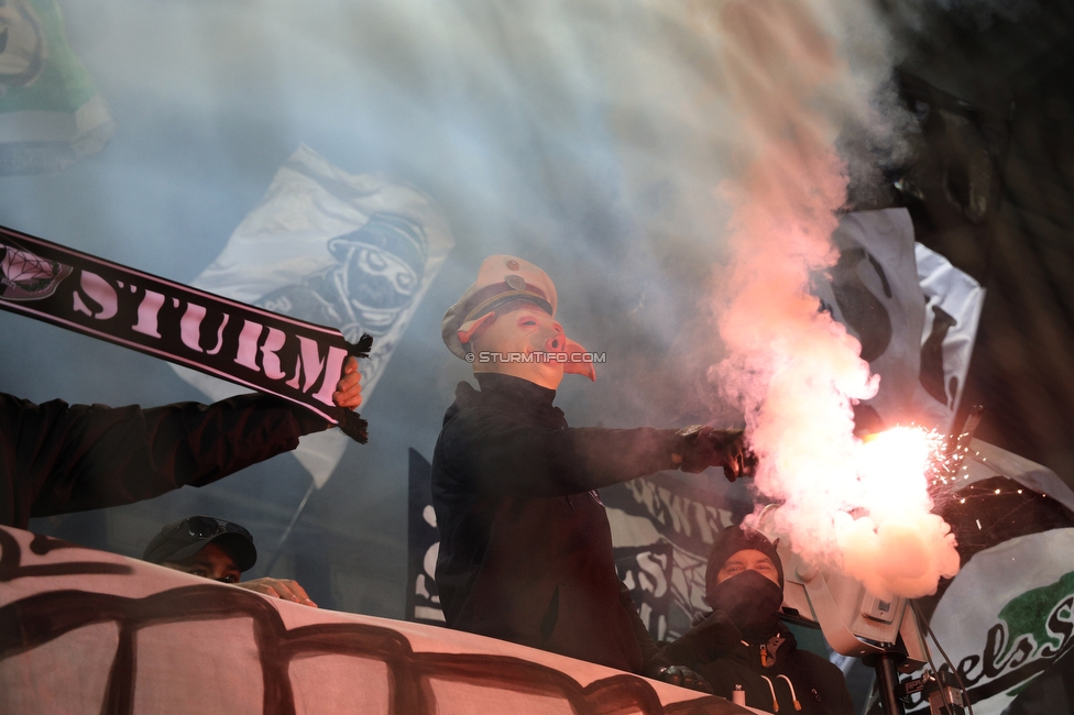 Sturm Graz - GAK
Oesterreichische Fussball Bundesliga, 16. Runde, SK Sturm Graz - Grazer AK, Stadion Liebenau Graz, 07.12.2025. 

Foto zeigt Fans von Sturm mit einem Spruchband
Schlüsselwörter: jewels