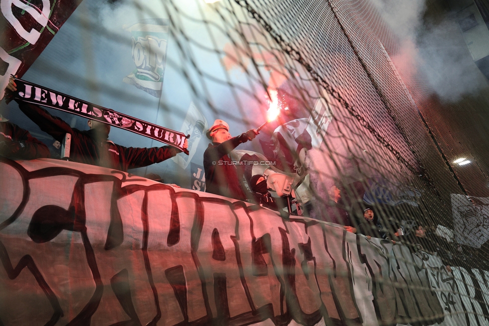 Sturm Graz - GAK
Oesterreichische Fussball Bundesliga, 16. Runde, SK Sturm Graz - Grazer AK, Stadion Liebenau Graz, 07.12.2025. 

Foto zeigt Fans von Sturm mit einem Spruchband
Schlüsselwörter: jewels