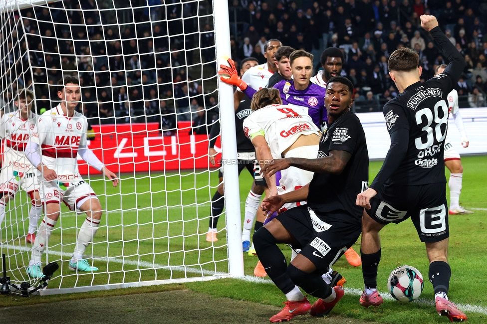 Sturm Graz - GAK
Oesterreichische Fussball Bundesliga, 16. Runde, SK Sturm Graz - Grazer AK, Stadion Liebenau Graz, 07.12.2025. 

Foto zeigt Jeyland Mitchell (Sturm) und Leon Grgic (Sturm)
