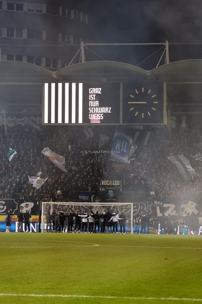 Sturm Graz - GAK
Oesterreichische Fussball Bundesliga, 16. Runde, SK Sturm Graz - Grazer AK, Stadion Liebenau Graz, 07.12.2025. 

Foto zeigt Fans von Sturm und die Mannschaft von Sturm
