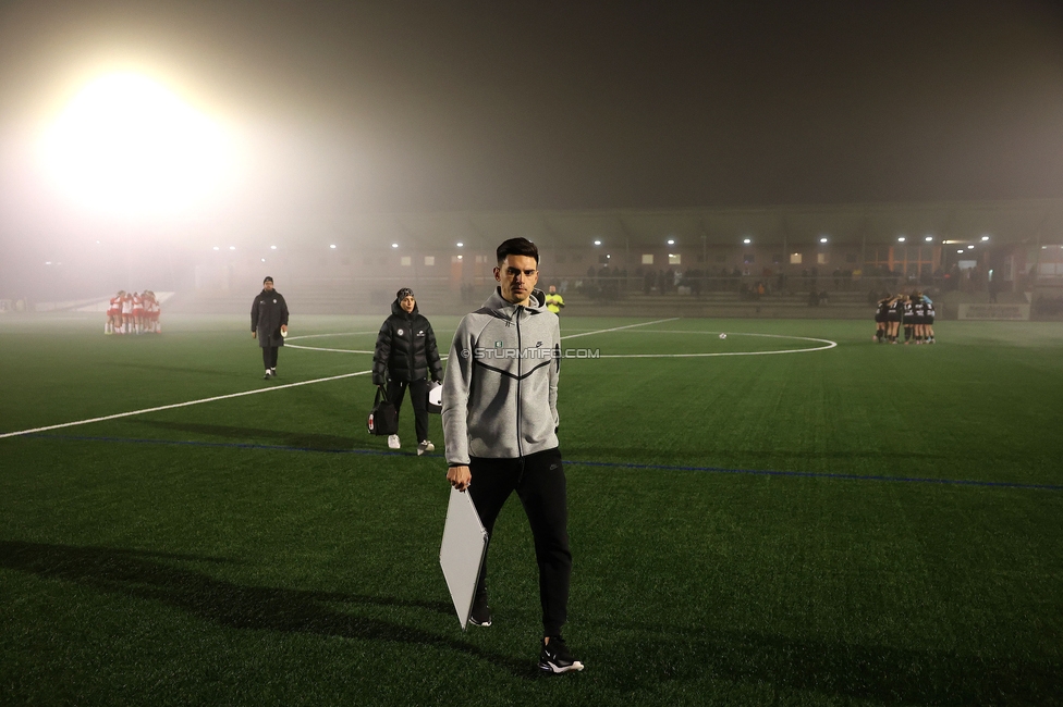 Sturm Damen - RB Salzburg
OEFB Frauen Bundesliga, 15. Runde, SK Sturm Graz Damen - RB Salzburg, Koralmstadion Deutschlandsberg , 21.02.2026. Foto zeigt Tode Djakovic (Cheftrainer Sturm Damen)
