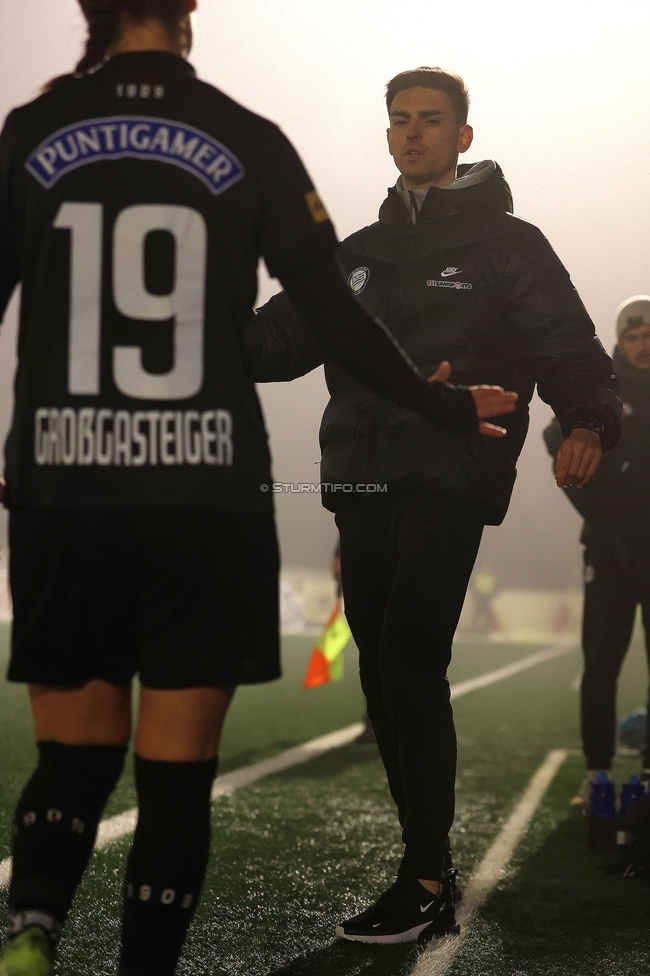 Sturm Damen - RB Salzburg
OEFB Frauen Bundesliga, 15. Runde, SK Sturm Graz Damen - RB Salzburg, Koralmstadion Deutschlandsberg , 21.02.2026. Foto zeigt Stefanie Grossgasteiger (Sturm Damen) und Tode Djakovic (Cheftrainer Sturm Damen)

