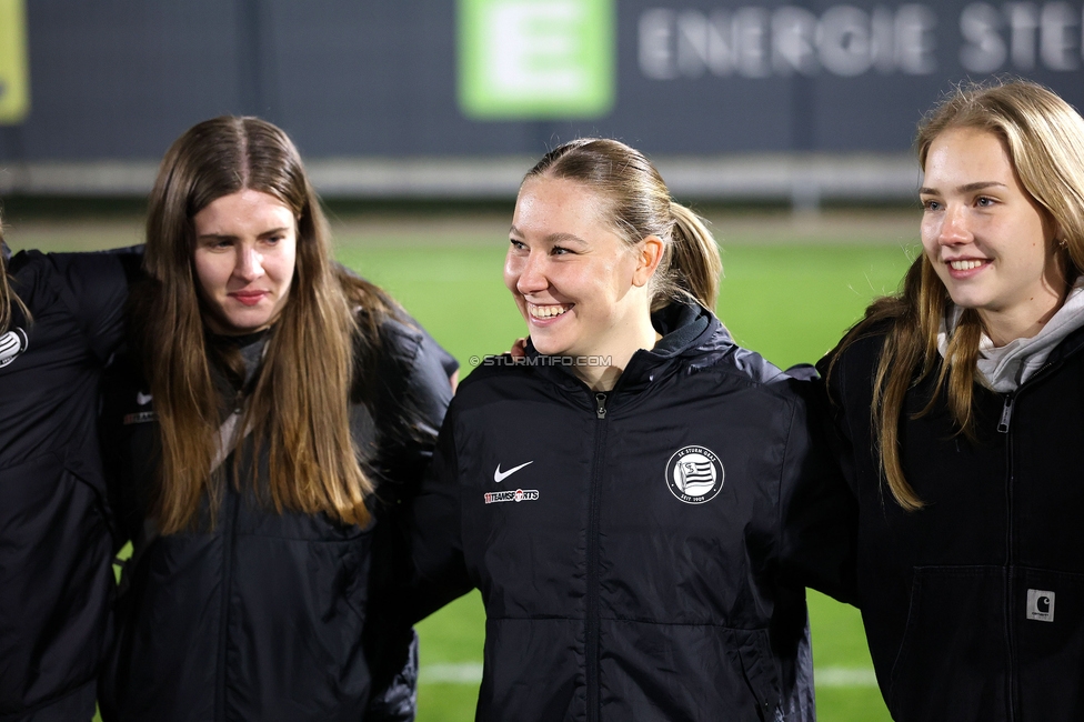 Sturm Damen - BW Linz
OEFB Frauen Bundesliga, 17. Runde, SK Sturm Graz Damen - BW Linz, Trainingszentrum Messendorf, 21.03.2026. Foto zeigt Laura Riesenbeck (Sturm Damen), Anna Wirnsberger (Sturm Damen) und Lena Breznik (Sturm Damen)
