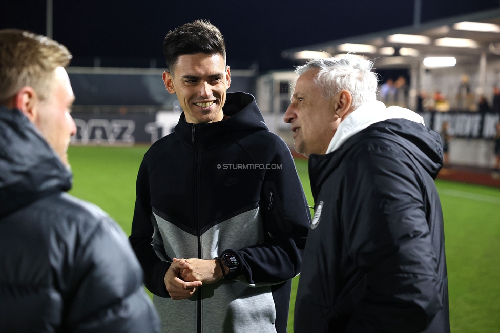 Sturm Damen - BW Linz
OEFB Frauen Bundesliga, 17. Runde, SK Sturm Graz Damen - BW Linz, Trainingszentrum Messendorf, 21.03.2026. Foto zeigt Tode Djakovic (Cheftrainer Sturm Damen) und Helmut Degen (Organisatorischer Leiter Sturm Damen)
