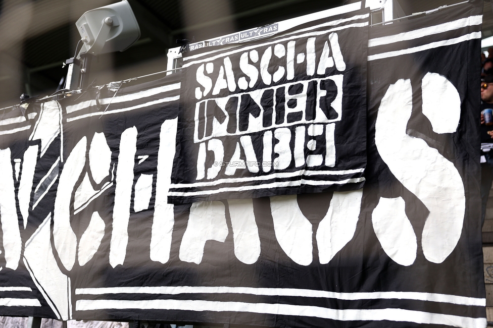 Sturm Graz - Hartberg
Oesterreichische Fussball Bundesliga, 26. Runde, SK Sturm Graz - TSV Hartberg, Stadion Graz-Liebenau, 12.04.2026. Foto zeigt Fans von Sturm mit einer Zaunfahne
Schlüsselwörter: generationchaos