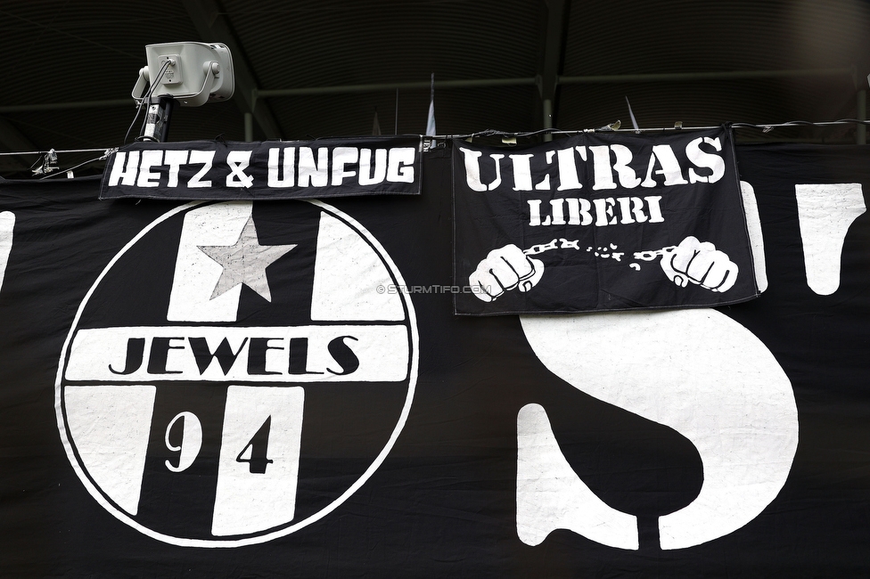 Sturm Graz - Hartberg
Oesterreichische Fussball Bundesliga, 26. Runde, SK Sturm Graz - TSV Hartberg, Stadion Graz-Liebenau, 12.04.2026. Foto zeigt Fans von Sturm mit einer Zaunfahne
Schlüsselwörter: jewels