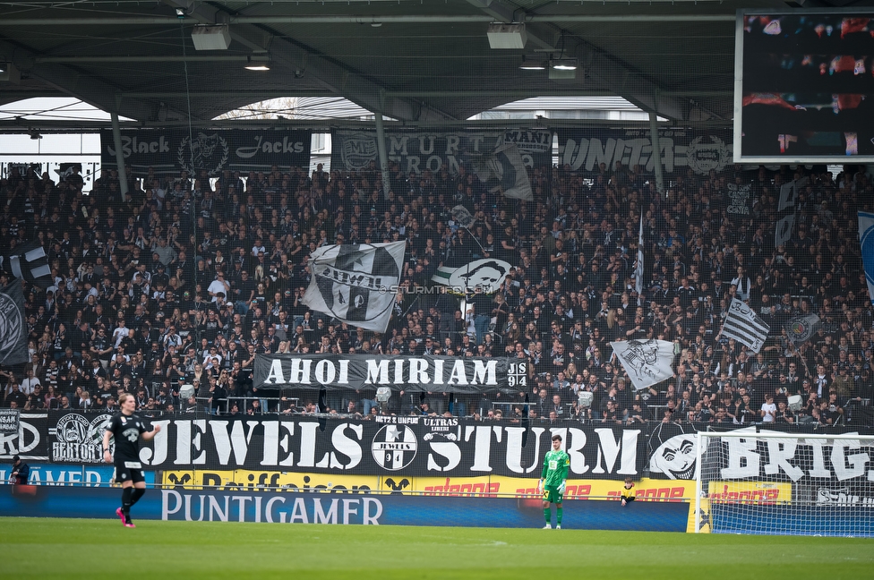 Sturm Graz - Hartberg
Oesterreichische Fussball Bundesliga, 26. Runde, SK Sturm Graz - TSV Hartberg, Stadion Graz-Liebenau, 12.04.2026. 

Foto zeigt Fans von Sturm mit einem Spruchband
Schlüsselwörter: jewels baby