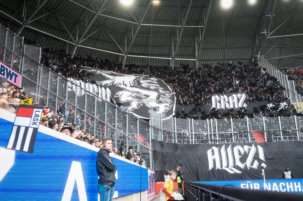 LASK - Sturm Graz
Oesterreichische Fussball Bundesliga, 27. Runde, LASK - SK Sturm Graz, Arena Linz, 19.04.2026.

Foto zeigt Fans von Sturm mit einer Choreografie
