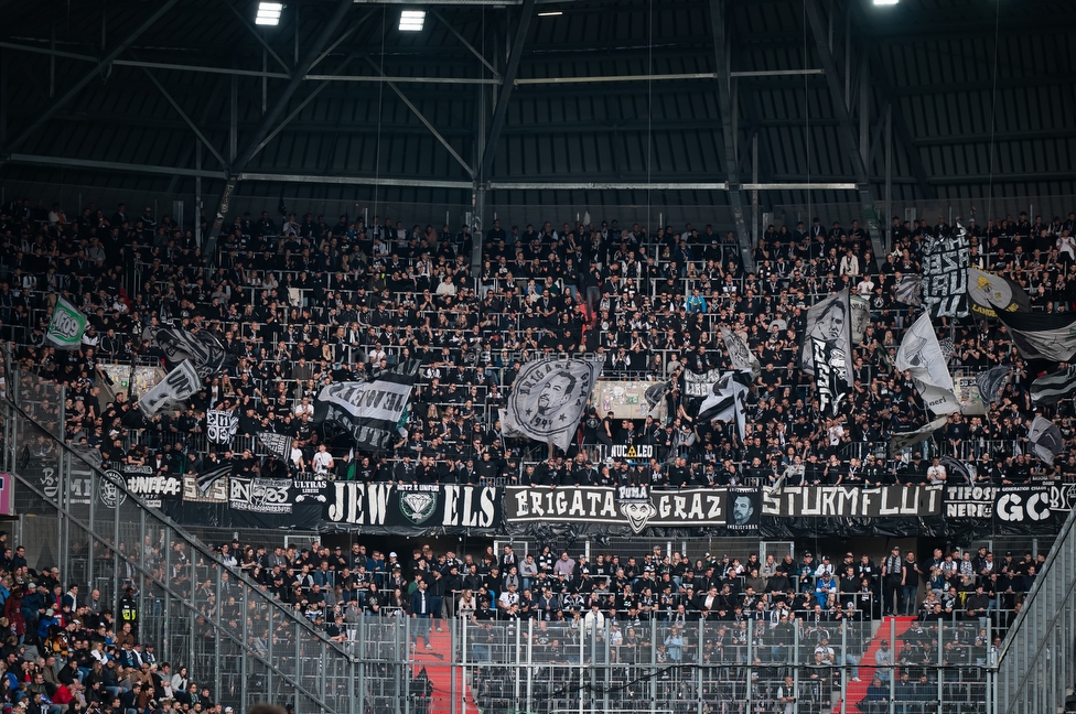 LASK - Sturm Graz
Oesterreichische Fussball Bundesliga, 27. Runde, LASK - SK Sturm Graz, Arena Linz, 19.04.2026.

Foto zeigt Fans von Sturm
