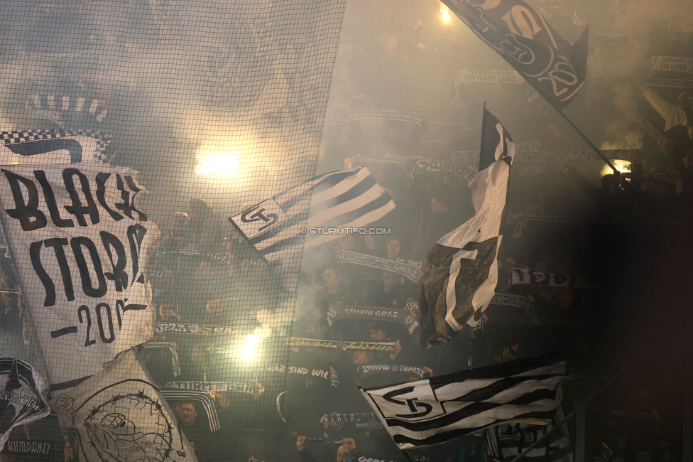 Sturm Graz - LASK
Oesterreichische Fussball Bundesliga, 28. Runde, SK Sturm Graz - LASK, Stadion Graz-Liebenau, 22.04.2026. 

Foto zeigt Fans von Sturm mit einer Choreografie
Schlüsselwörter: pyrotechnik blackstorm