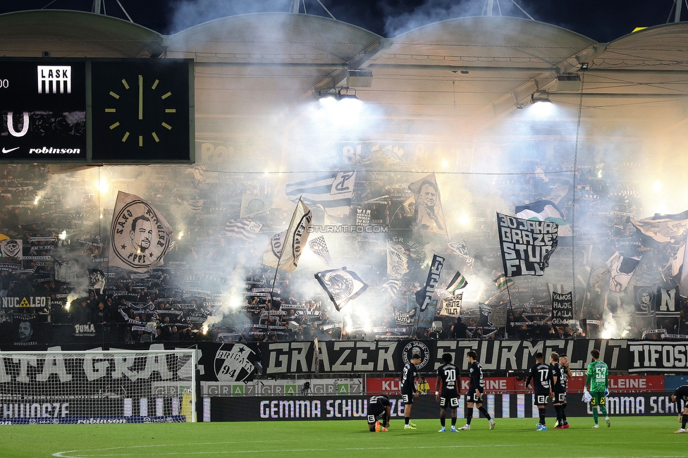 Sturm Graz - LASK
Oesterreichische Fussball Bundesliga, 28. Runde, SK Sturm Graz - LASK, Stadion Graz-Liebenau, 22.04.2026. 

Foto zeigt Fans von Sturm mit Pyrotechnik
Schlüsselwörter: sturmflut