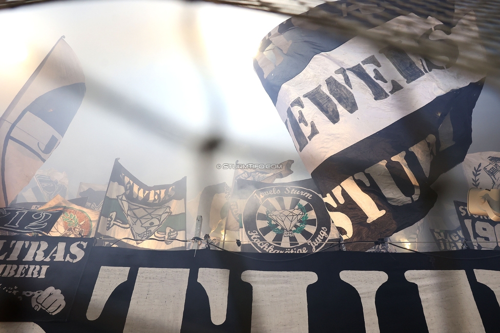 Sturm Graz - LASK
Oesterreichische Fussball Bundesliga, 28. Runde, SK Sturm Graz - LASK, Stadion Graz-Liebenau, 22.04.2026. 

Foto zeigt Fans von Sturm mit Pyrotechnik
Schlüsselwörter: jewels