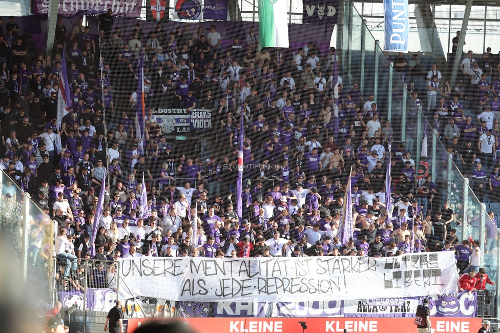 Sturm Graz - Austria Wien
Oesterreichische Fussball Bundesliga, 29. Runde, SK Sturm Graz - FK Austria Wien, Stadion Graz-Liebenau, 26.04.2026. 

Foto zeigt Fans von Austria Wien mit einem Spruchband
Schlüsselwörter: repression