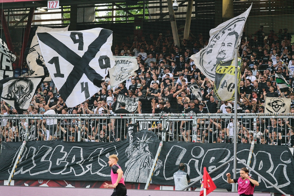 RB Salzburg - Sturm Graz
Oesterreichische Fussball Bundesliga, 30. Runde, FC RB Salzburg - SK Sturm Graz, Stadion Wals-Siezenheim, 03.05.2026.

Foto zeigt Fans von Sturm mit einem Spruchband
Schlüsselwörter: repression