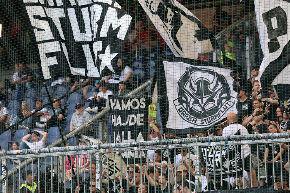 RB Salzburg - Sturm Graz
Oesterreichische Fussball Bundesliga, 30. Runde, FC RB Salzburg - SK Sturm Graz, Stadion Wals-Siezenheim, 03.05.2026.

Foto zeigt Fans von Sturm
Schlüsselwörter: sturmflut