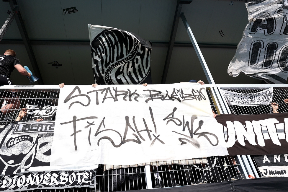 Hartberg - Sturm Graz
Oesterreichische Fussball Bundesliga, 31. Runde, TSV Hartberg - SK Sturm Graz, Profertil Arena Hartberg, 10.05.2026. Foto zeigt Fans von Sturm mit einem Spruchband
