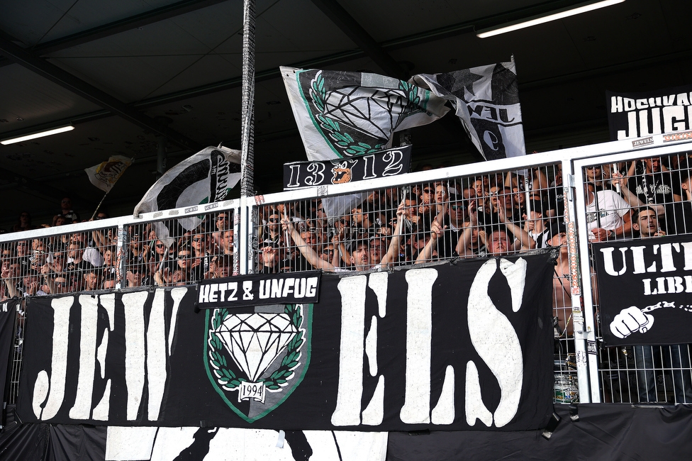Hartberg - Sturm Graz
Oesterreichische Fussball Bundesliga, 31. Runde, TSV Hartberg - SK Sturm Graz, Profertil Arena Hartberg, 10.05.2026. Foto zeigt Fans von Sturm
