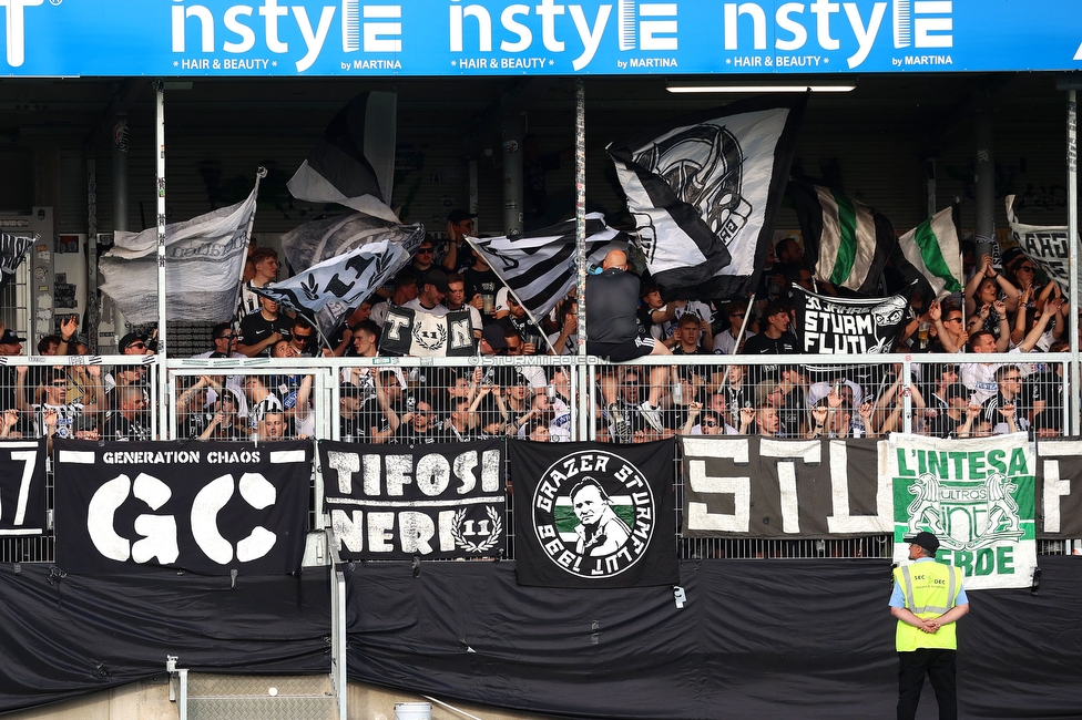 Hartberg - Sturm Graz
Oesterreichische Fussball Bundesliga, 31. Runde, TSV Hartberg - SK Sturm Graz, Profertil Arena Hartberg, 10.05.2026. Foto zeigt Fans von Sturm
