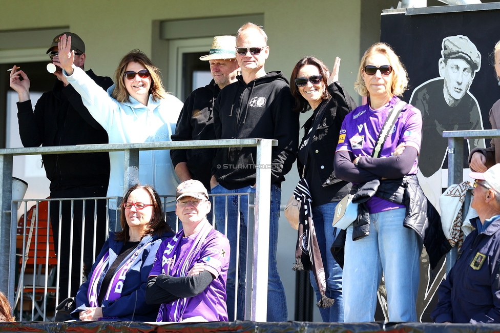 Sturm Damen - Austria Wien
OEFB Frauen Bundesliga, Meistergruppe - 4. Runde, SK Sturm Graz Damen - FK Austria Wien, Trainingszentrum Messendorf, 17.05.2026. Foto zeigt Fans von Sturm
