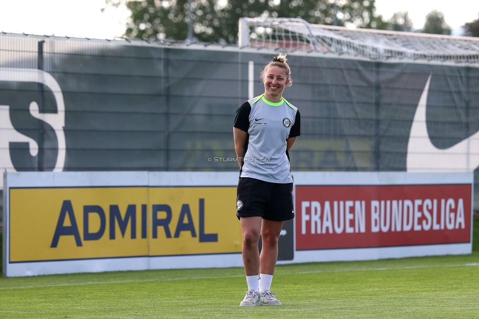 Sturm Damen - St. Poelten
OEFB Frauen Bundesliga, Meistergruppe - 5. Runde, SK Sturm Graz Damen - SKN St. Poelten, Trainingszentrum Messendorf, 22.05.2026. Foto zeigt Anna Oberhauser (Athletiktrainer Sturm Damen)
