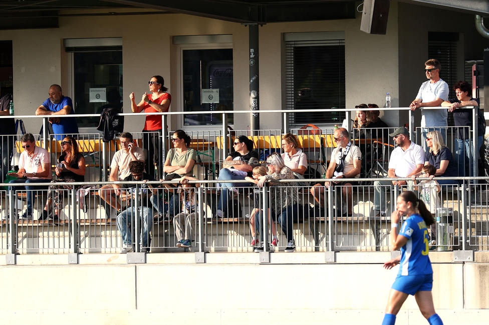Sturm Damen - St. Poelten
OEFB Frauen Bundesliga, Meistergruppe - 5. Runde, SK Sturm Graz Damen - SKN St. Poelten, Trainingszentrum Messendorf, 22.05.2026. Foto zeigt Fans von Sturm
