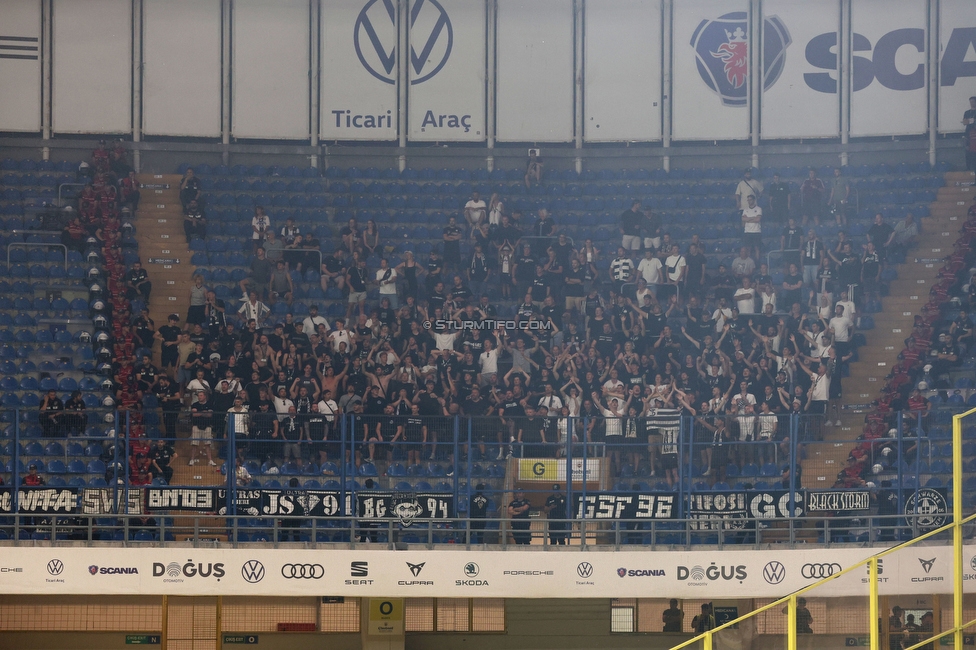 Fenerbahce - Sturm Graz
UEFA Champions League Qualifikation 3. Runde, Fenerbahce SK - SK Sturm Graz, Suekrue Saracoglu Stadion Istanbul, 05.08.2026. Foto zeigt Fans von Sturm

