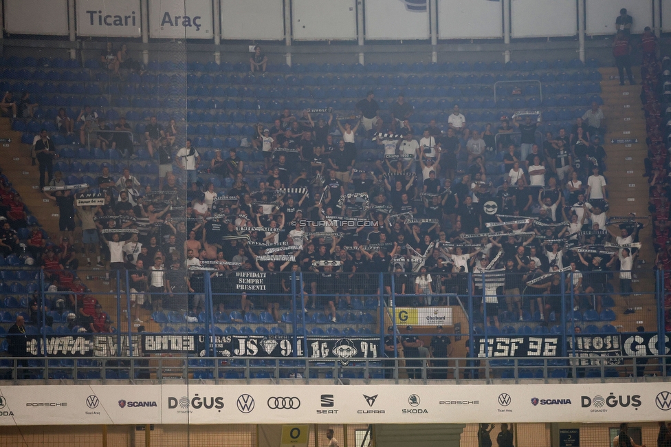 Fenerbahce - Sturm Graz
UEFA Champions League Qualifikation 3. Runde, Fenerbahce SK - SK Sturm Graz, Suekrue Saracoglu Stadion Istanbul, 05.08.2026. Foto zeigt Fans von Sturm
Schlüsselwörter: schals